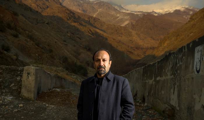 چطور کارگردان بزرگ ایرانی ایهام اخلاقی را هنرمندانه می‌سازد؛ مطلب مفصل و آغشته به گفت‌وگوی نیویورک تایمز در مورد اصغر فرهادی، سینمایش، حواشی مواضع ترامپ؛ به بهانه اکران «همه می‌دانند» در آمریکای شمالی