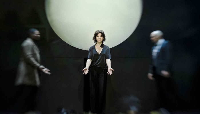 ژولیت بینوش در نقش آنتیگونه