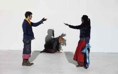 همه چیز و هیچ چیز! / نگاهی به نمایش «آمدیم نبودید رفتیم»